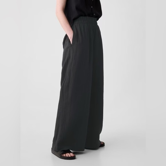 NWT! GAP Black Mid Rise Crinkle Gauze Wide-Leg Pants - Multiple Sizes 🩷 - Picture 3 of 9